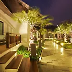 Long Beach Pavilion & Luxury Villas